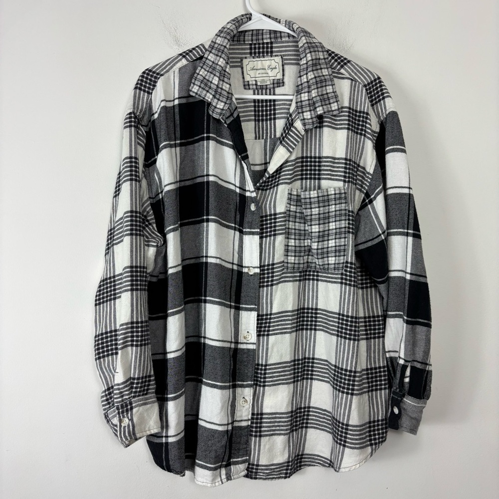 American Eagle Outfitters Black and White Plaid Button Down Shirt